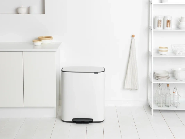 Мусорное ведро Brabantia Bo Pedal Bin 211300 60 л, белое