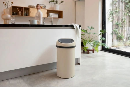 мусорное ведро brabantia touch bin 200762 60 л, бежевое