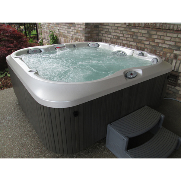 минибассейн jacuzzi lodge l lodl0033311 211x223xh90см, цвет акрила porcelain белый, внешняя sillwer wood, c г/м hydro+blower, утеплитель eco shield, без крышки